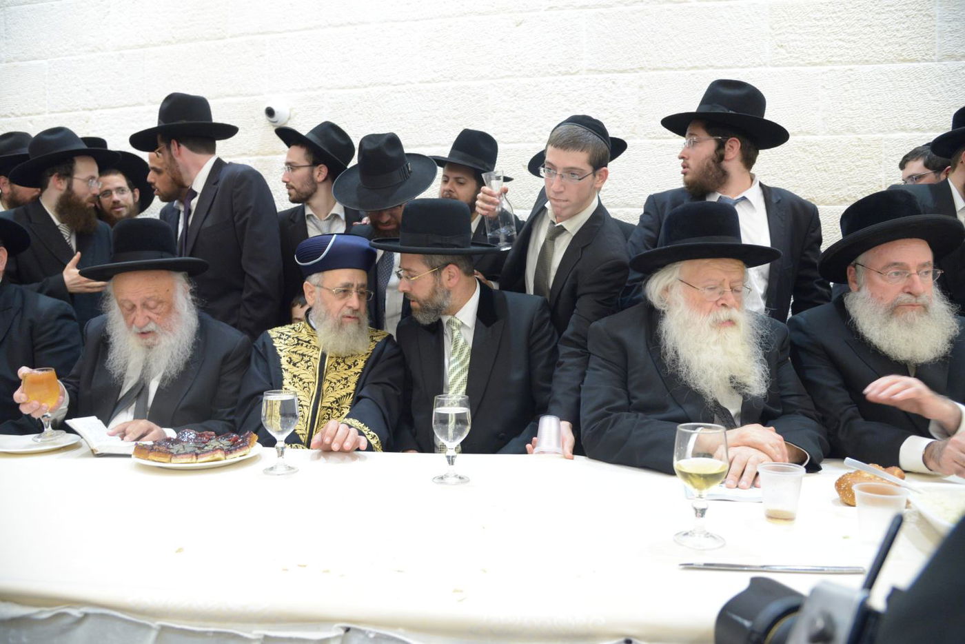 שמחת בית פוניבז' בנישואי נכדי ראשי הישיבה • תיעוד ענק