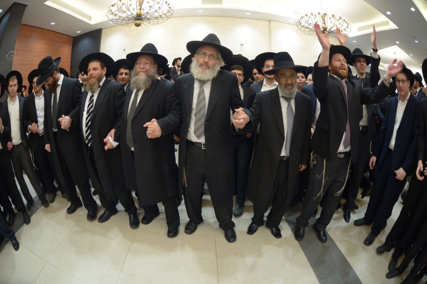 שמחת בית פוניבז' בנישואי נכדי ראשי הישיבה • תיעוד ענק