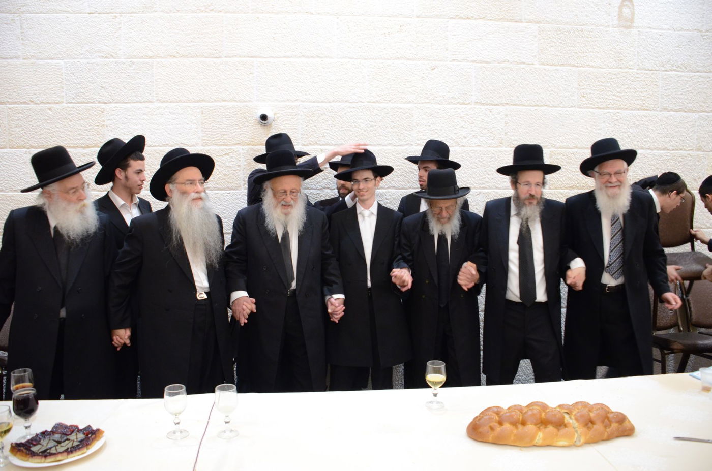 שמחת בית פוניבז' בנישואי נכדי ראשי הישיבה • תיעוד ענק