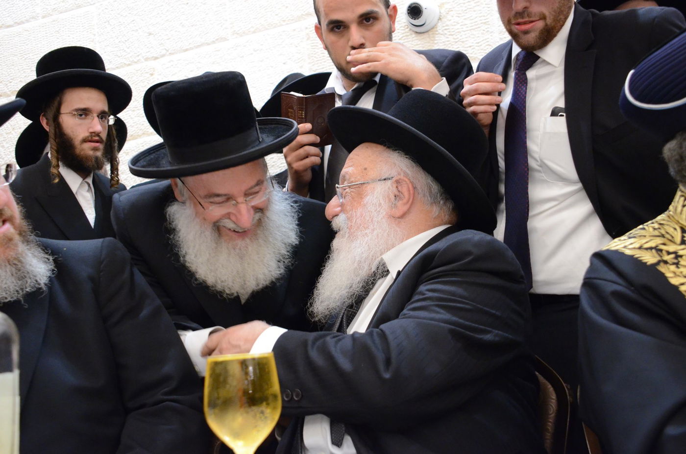 שמחת בית פוניבז' בנישואי נכדי ראשי הישיבה • תיעוד ענק