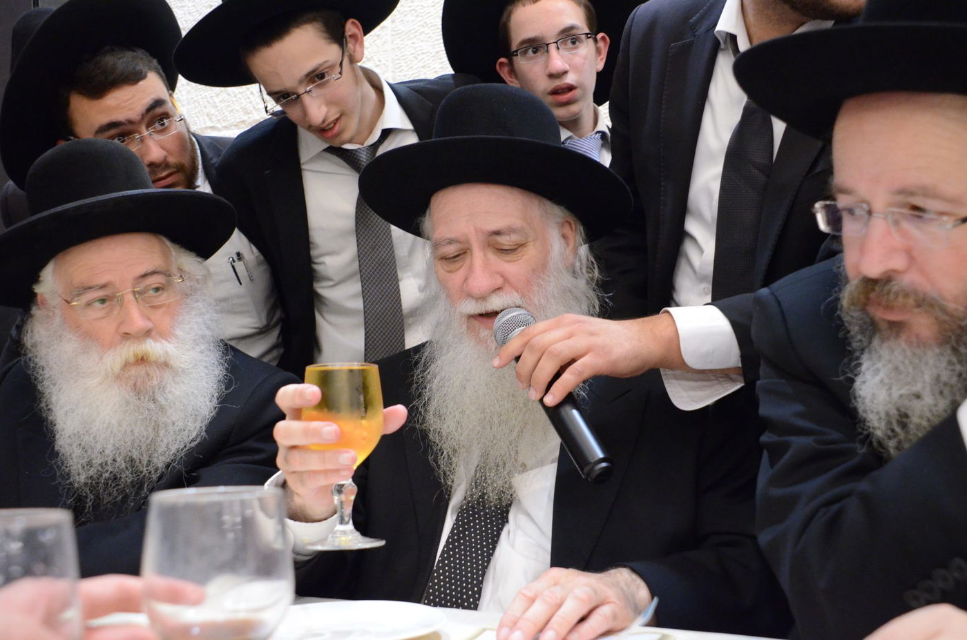 שמחת בית פוניבז' בנישואי נכדי ראשי הישיבה • תיעוד ענק