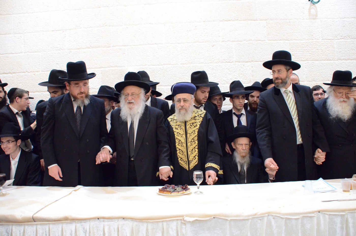 שמחת בית פוניבז' בנישואי נכדי ראשי הישיבה • תיעוד ענק