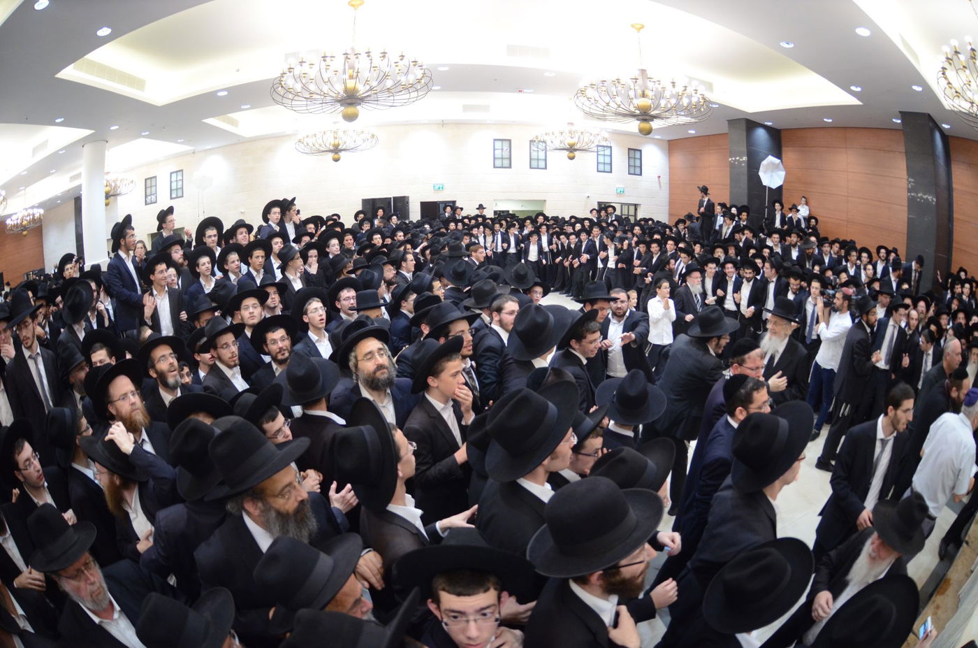 שמחת בית פוניבז' בנישואי נכדי ראשי הישיבה • תיעוד ענק