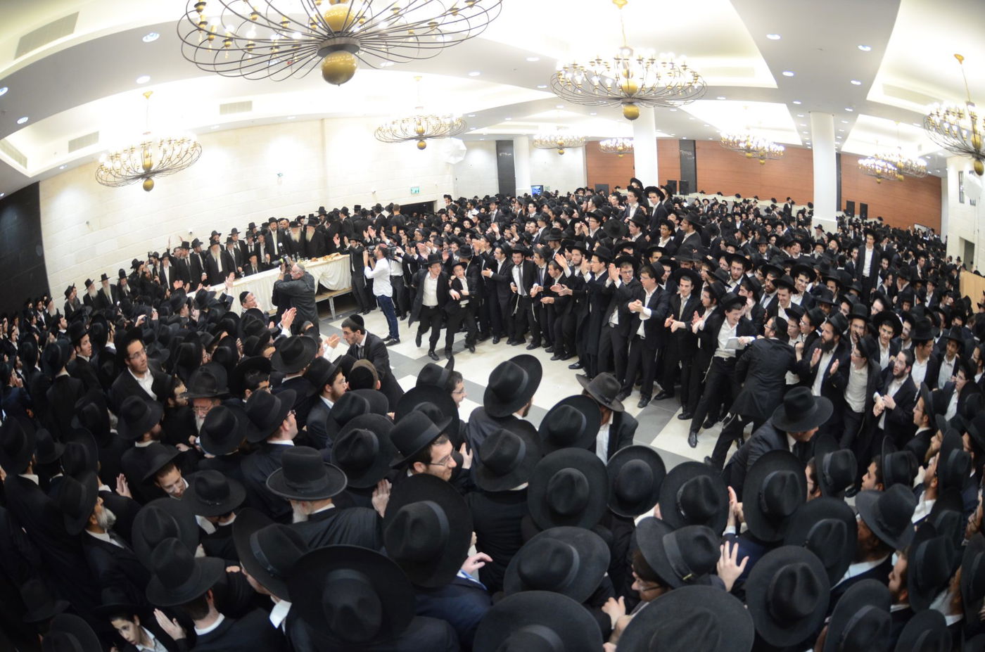 שמחת בית פוניבז' בנישואי נכדי ראשי הישיבה • תיעוד ענק