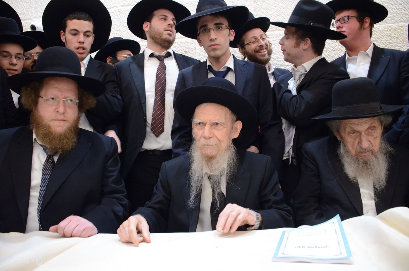 שמחת בית פוניבז' בנישואי נכדי ראשי הישיבה • תיעוד ענק