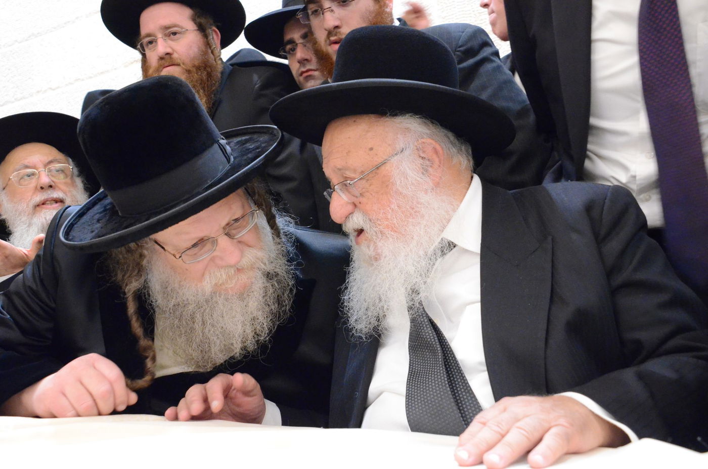 שמחת בית פוניבז' בנישואי נכדי ראשי הישיבה • תיעוד ענק