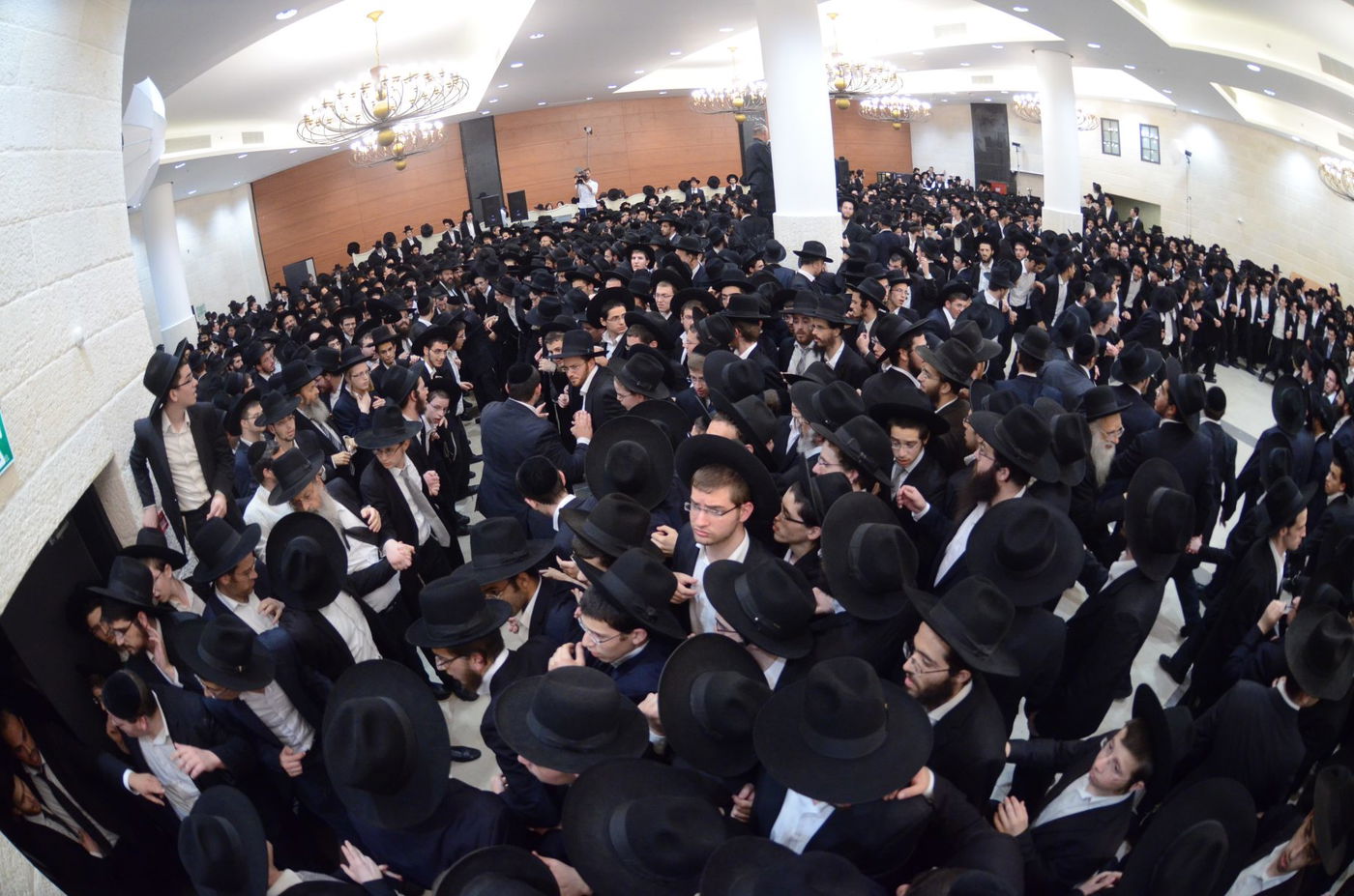 שמחת בית פוניבז' בנישואי נכדי ראשי הישיבה • תיעוד ענק