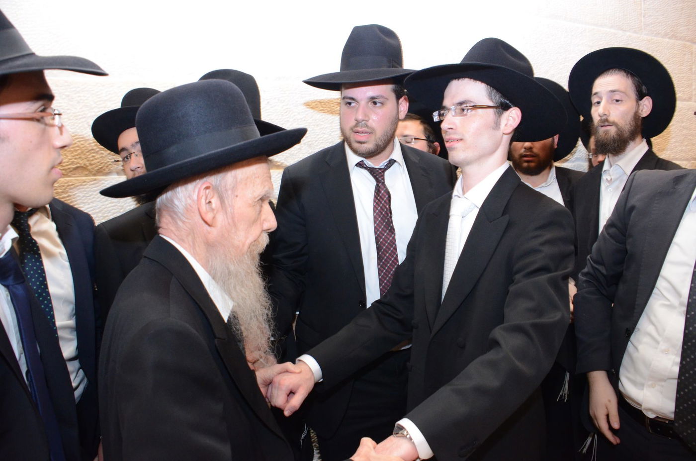 שמחת בית פוניבז' בנישואי נכדי ראשי הישיבה • תיעוד ענק