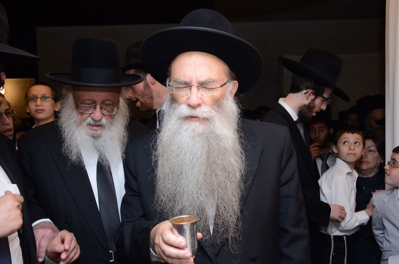 שמחת בית פוניבז' בנישואי נכדי ראשי הישיבה • תיעוד ענק