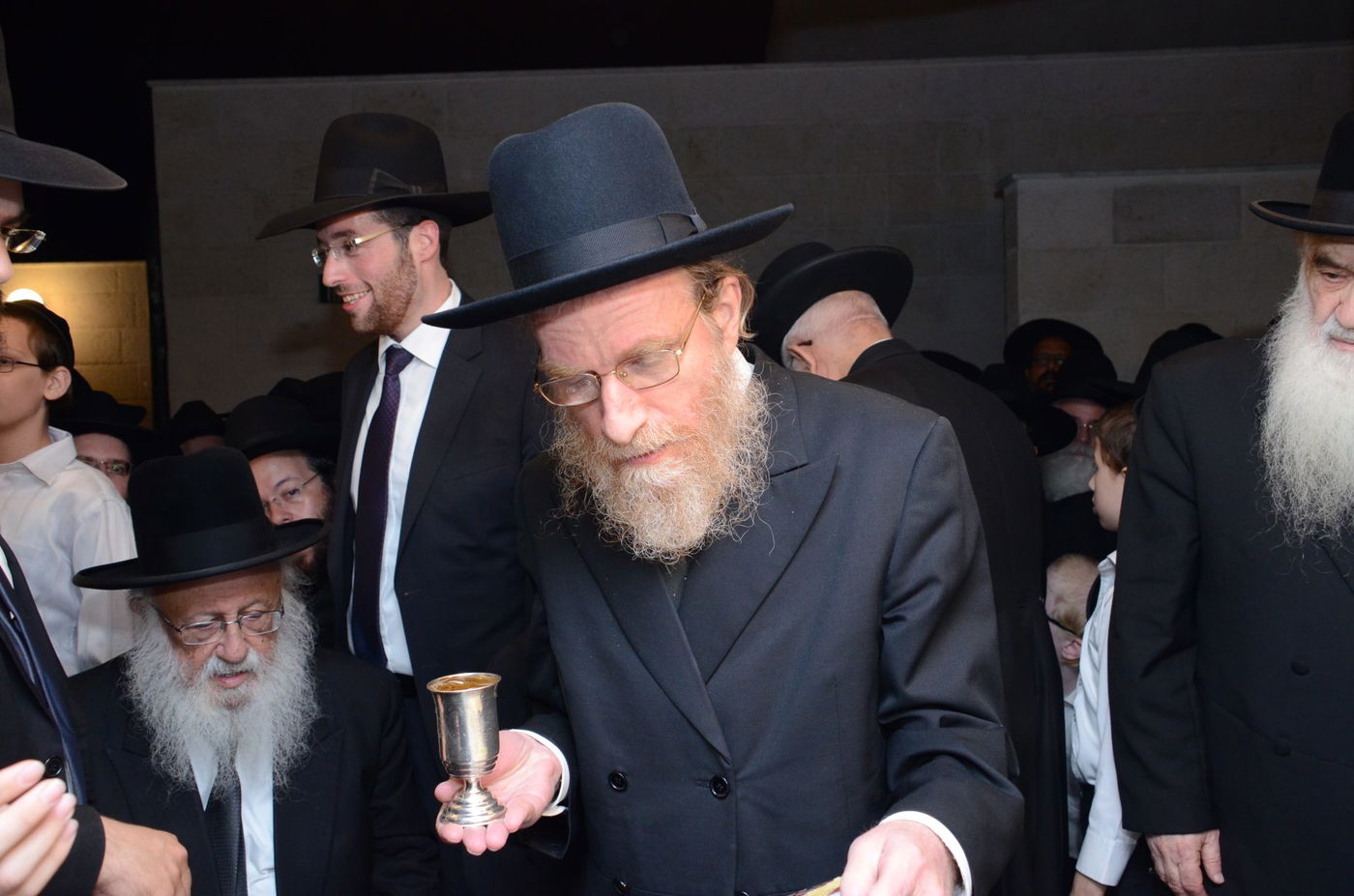 שמחת בית פוניבז' בנישואי נכדי ראשי הישיבה • תיעוד ענק