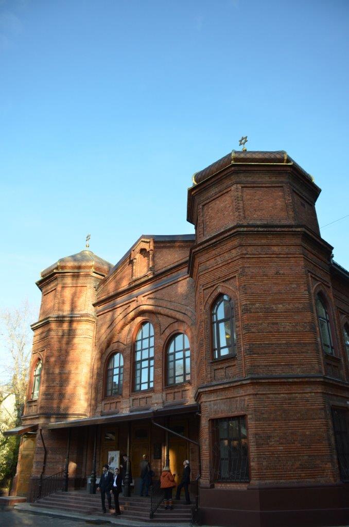 110 שנים לאחר שהוקם: מאות בהכנסת ספר תורה וחנוכת בית הכנסת הגדול  'בית חווה' בוורוינז' שברוסיה