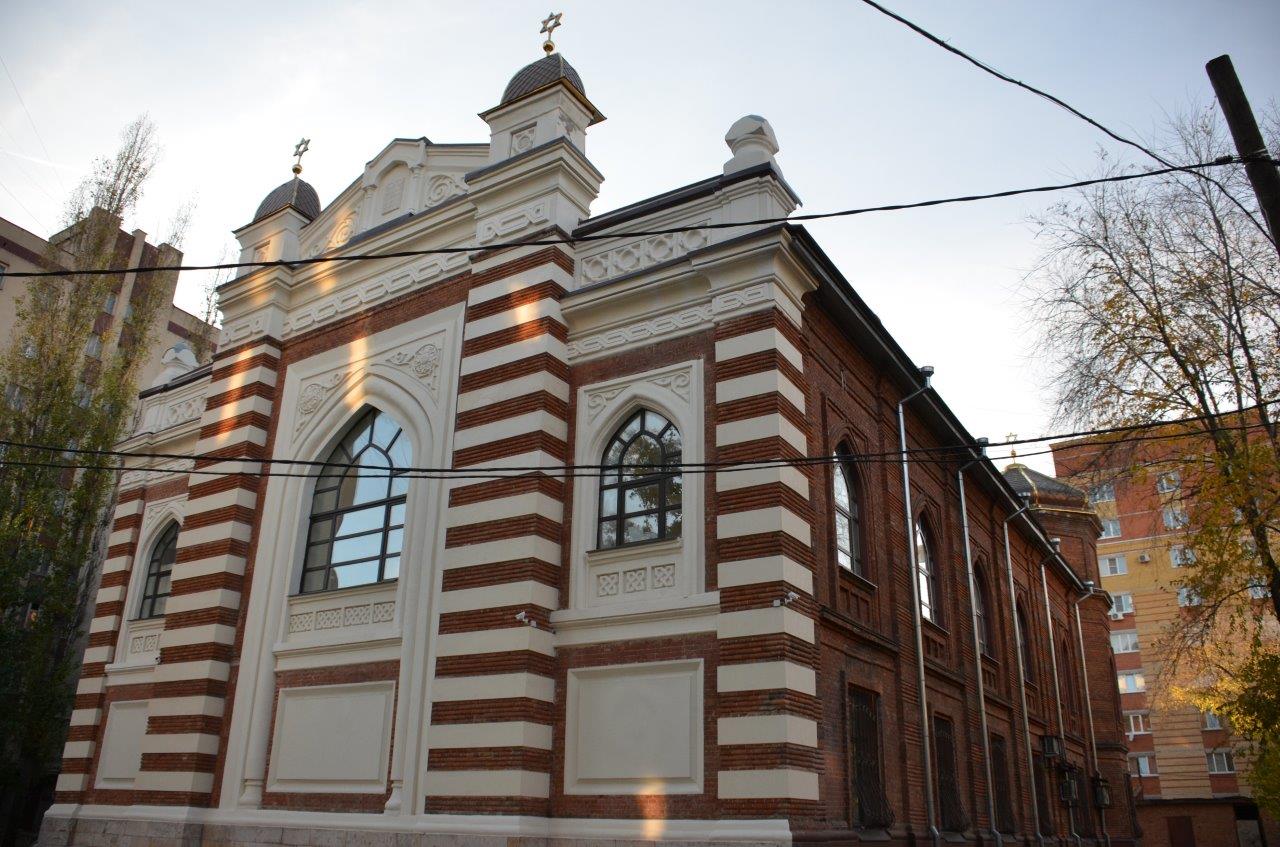 110 שנים לאחר שהוקם: מאות בהכנסת ספר תורה וחנוכת בית הכנסת הגדול  'בית חווה' בוורוינז' שברוסיה