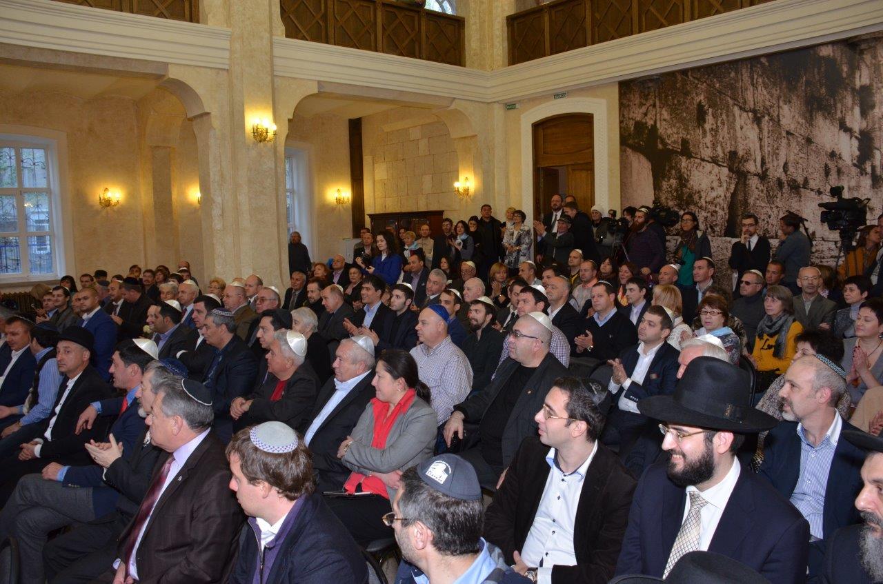 110 שנים לאחר שהוקם: מאות בהכנסת ספר תורה וחנוכת בית הכנסת הגדול  'בית חווה' בוורוינז' שברוסיה