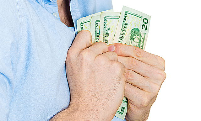 מחקר: קמצנות חוסכת כסף, אך גובה מחיר יקר