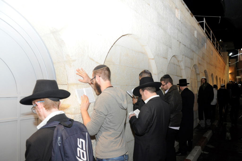 גלריה: אלפים בהילולת רחל אמנו