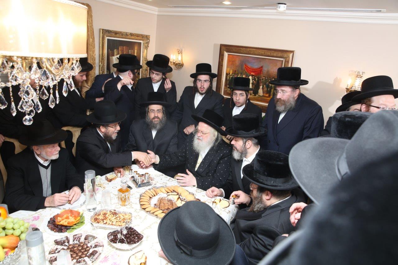 תיעוד: האדמו"ר ממונקאטש בבית הנגיד ר' וולף זיכרמן