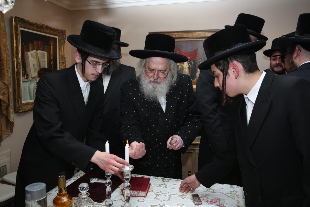 תיעוד: האדמו"ר ממונקאטש בבית הנגיד ר' וולף זיכרמן