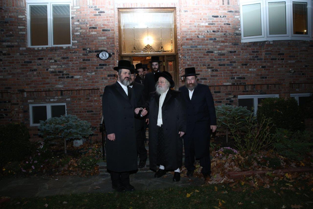 תיעוד: האדמו"ר ממונקאטש בבית הנגיד ר' וולף זיכרמן