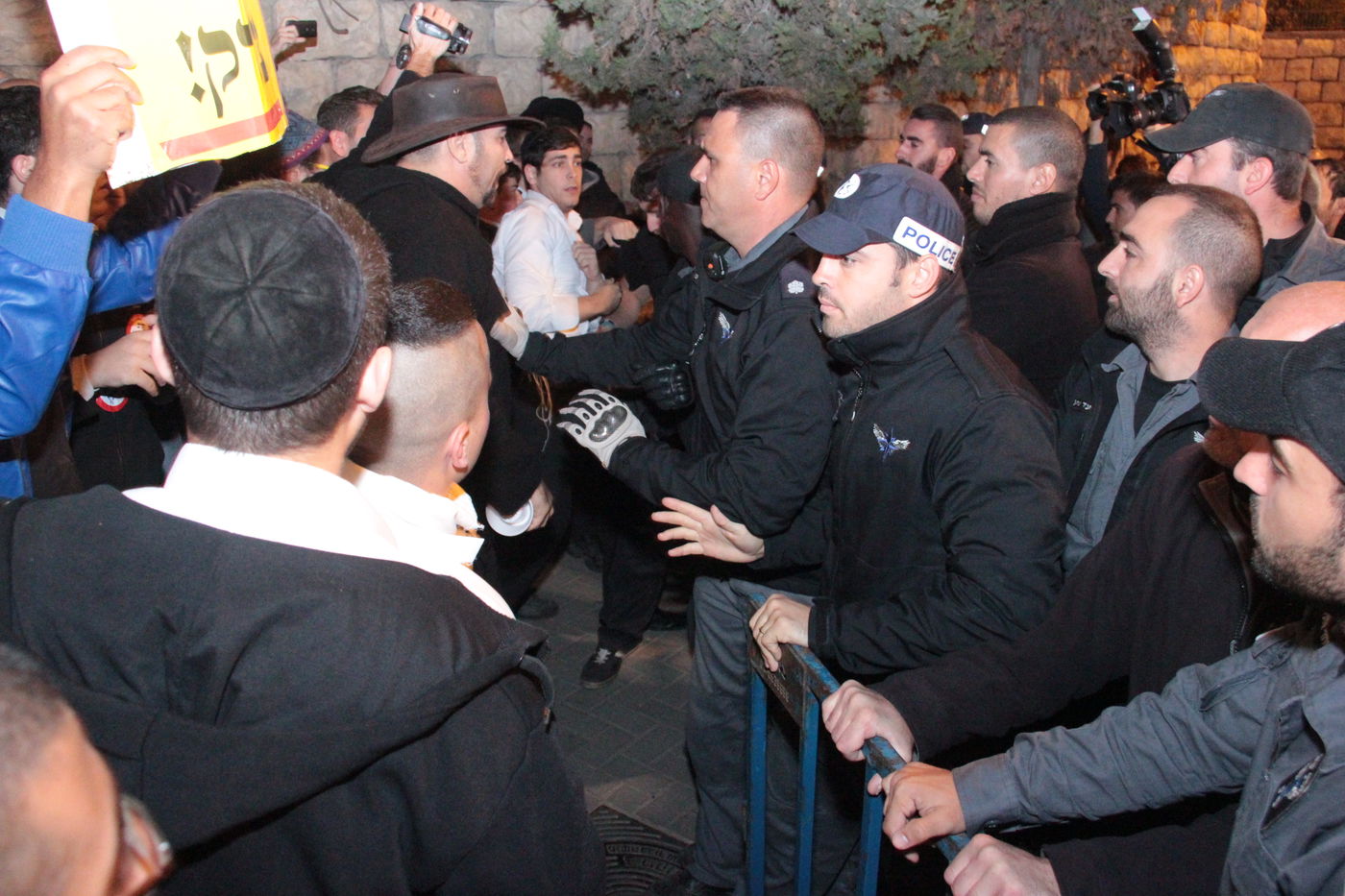 עשרות הפגינו בבירה בעקבות פיגוע הדריסה: "כהנא צדק"