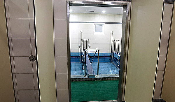 גדולי ישראל: "מכשולות חמורים במקוואות"