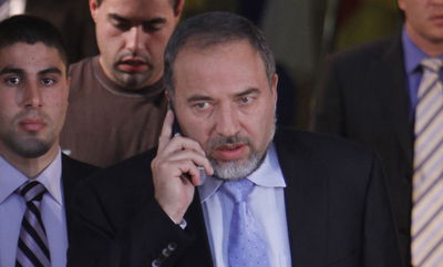 לא אוהב סמארטפונים: ליברמן