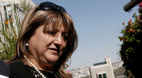 פרקליטי אולמרט יחקרו את שולה זקן