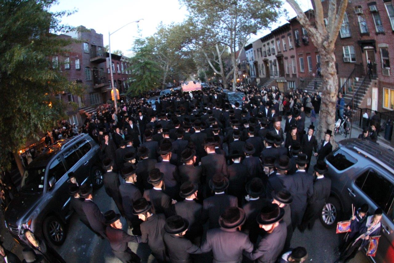 ניו יורק: הכנסת ספר תורה בחסידות פאפא