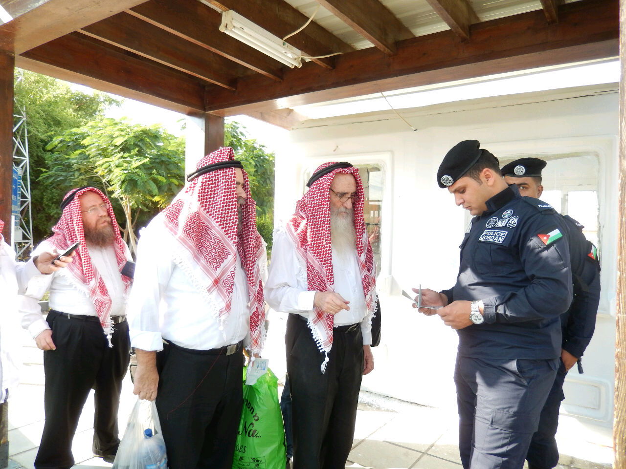 תיעוד: רבני "שארית ישראל" חבשו כאפייה בביקור בירדן