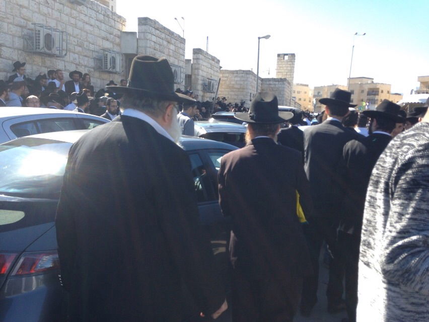 בדמעות: אלפים ליוו את רבי שמואל אזימוב זצ"ל