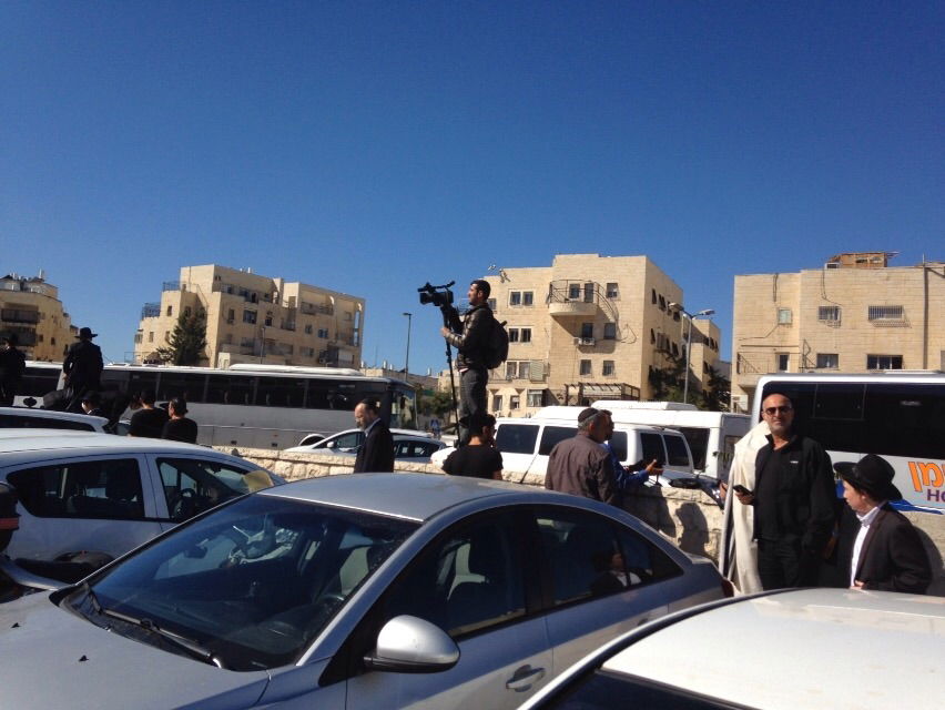 בדמעות: אלפים ליוו את רבי שמואל אזימוב זצ"ל