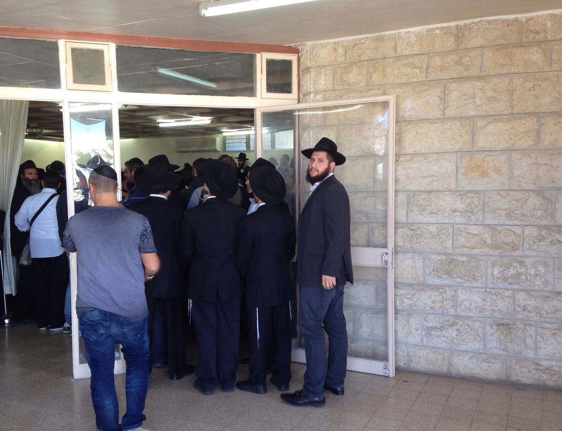 בדמעות: אלפים ליוו את רבי שמואל אזימוב זצ"ל