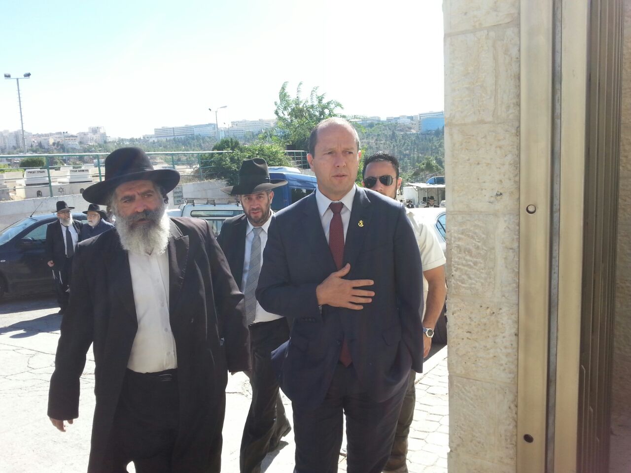 האב ספד לבנו בבכי: מודים לה' על 17 שנה שהיית עמנו