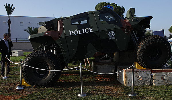 גלרית ענק: דור העתיד של כלי הרכב הביטחוניים