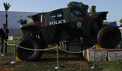 גלרית ענק: דור העתיד של כלי הרכב הביטחוניים