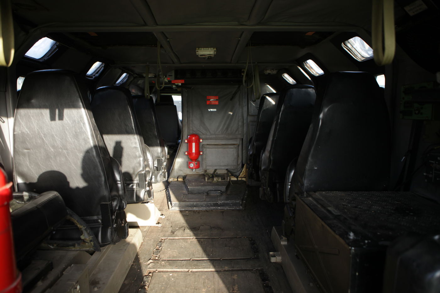 גלרית ענק: דור העתיד של כלי הרכב הביטחוניים