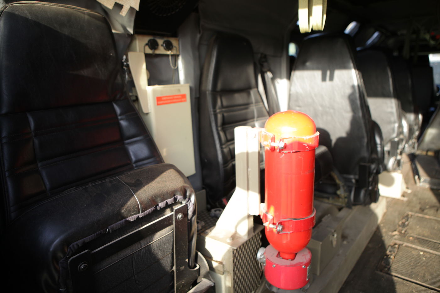 גלרית ענק: דור העתיד של כלי הרכב הביטחוניים