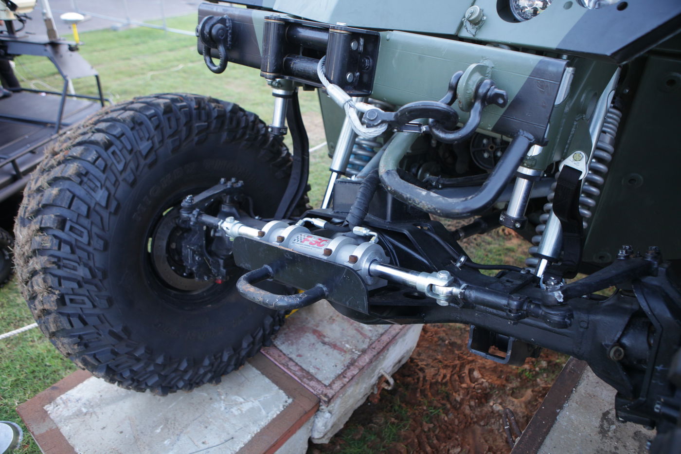 גלרית ענק: דור העתיד של כלי הרכב הביטחוניים