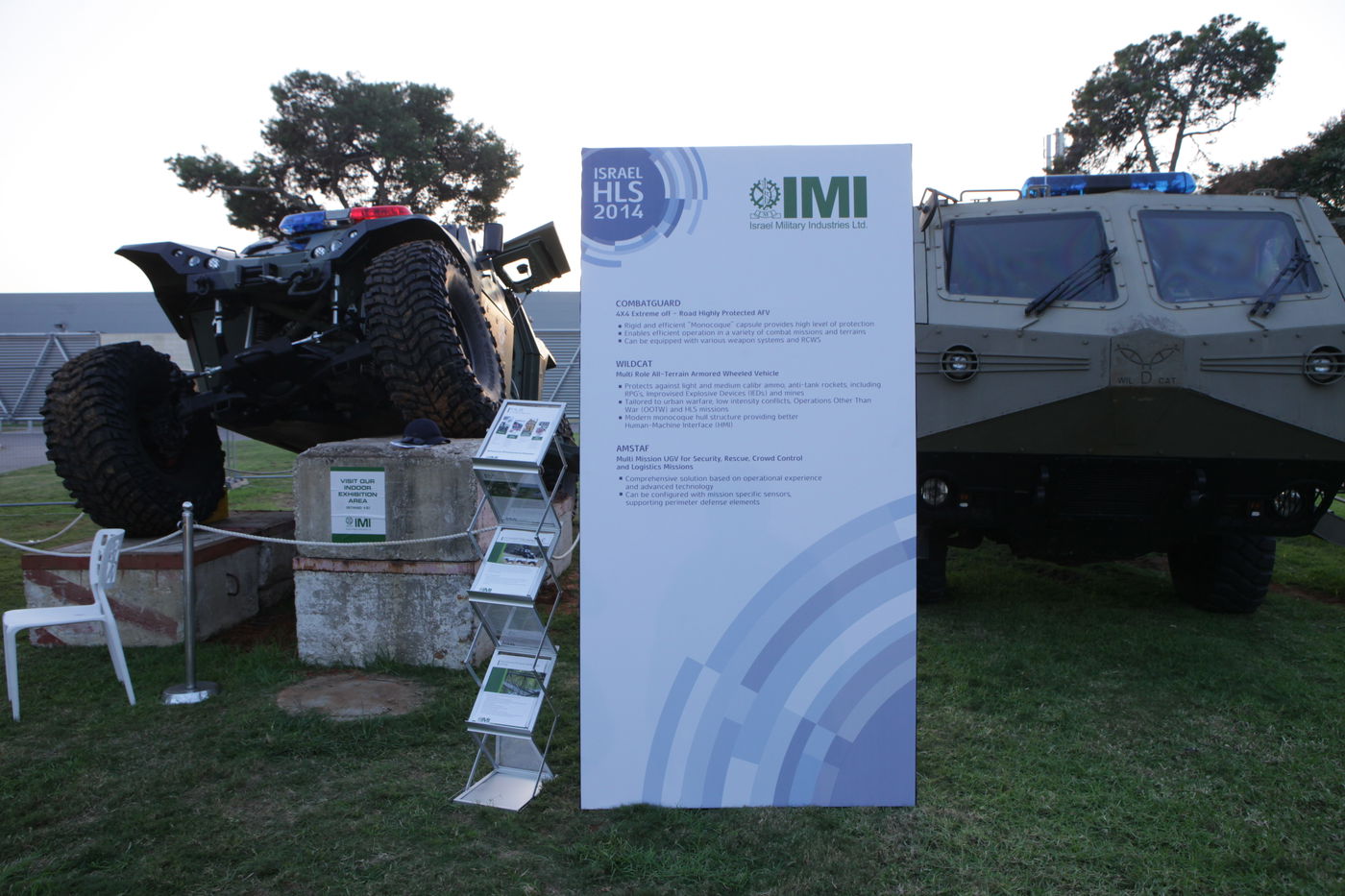 גלרית ענק: דור העתיד של כלי הרכב הביטחוניים