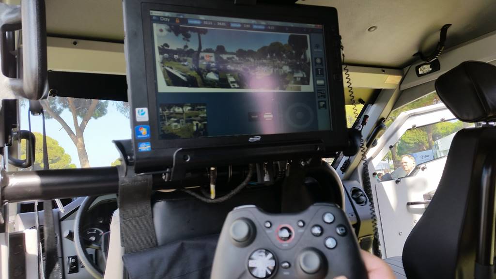 גלרית ענק: דור העתיד של כלי הרכב הביטחוניים