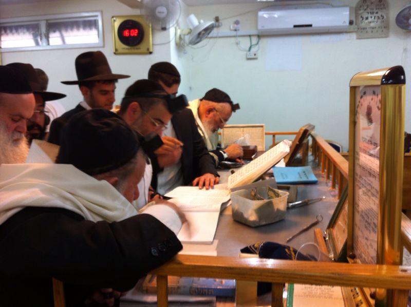 בעקבות המצב הביטחוני: הרב עמאר והרב בוארון ערכו עצרת תפילה