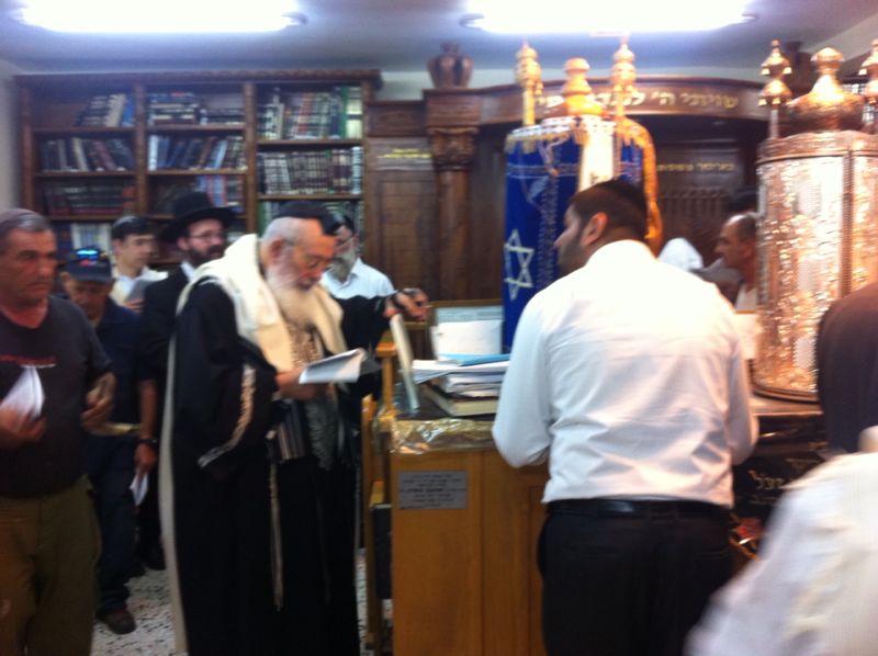 בעקבות המצב הביטחוני: הרב עמאר והרב בוארון ערכו עצרת תפילה