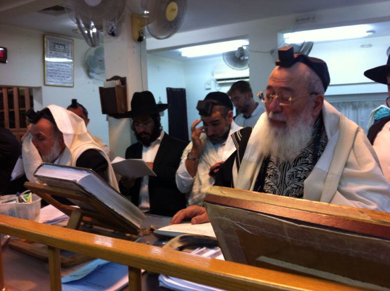 בעקבות המצב הביטחוני: הרב עמאר והרב בוארון ערכו עצרת תפילה