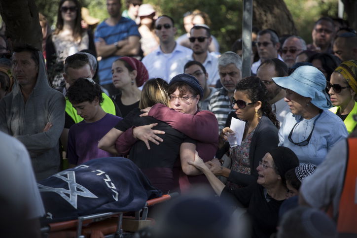 המונים ליוו את דליה למקוס הי"ד בדרכה האחרונה