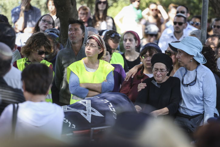המונים ליוו את דליה למקוס הי"ד בדרכה האחרונה