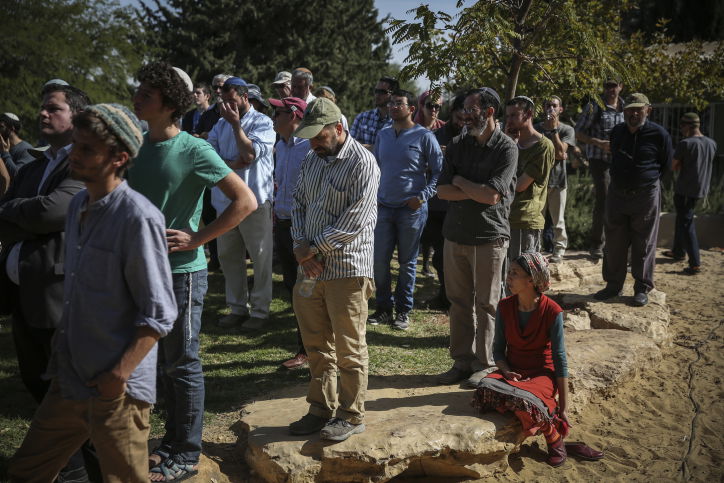המונים ליוו את דליה למקוס הי"ד בדרכה האחרונה