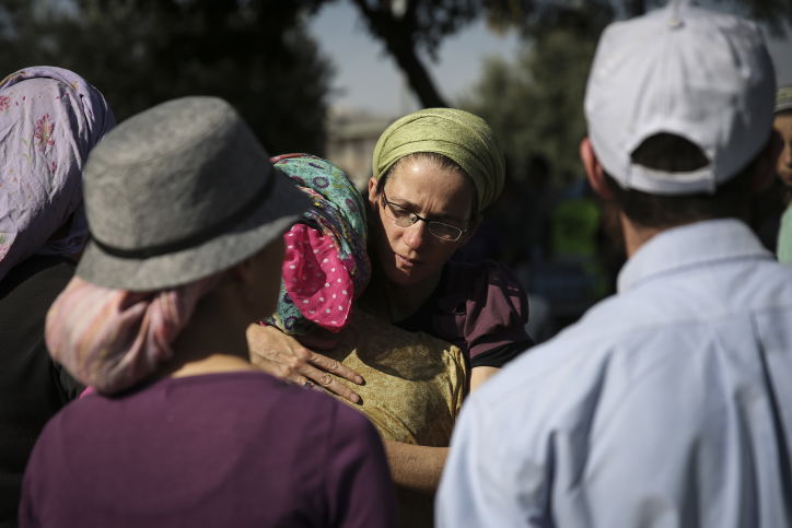 המונים ליוו את דליה למקוס הי"ד בדרכה האחרונה