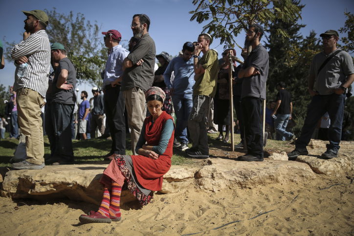 המונים ליוו את דליה למקוס הי"ד בדרכה האחרונה