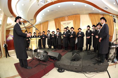 מקהלת 'מלכות' בביצוע מרגש: "בשעה שהקב"ה" • צפו