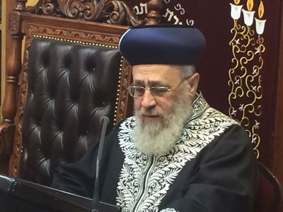 הגר"י יוסף לצד כיסאו של הגר"ש עמאר, הערב