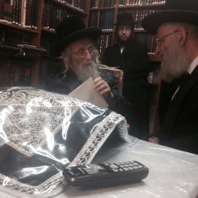 הגאון הרב ראובן אלבז נפגש עם גאב"ד 'העדה החרדית'